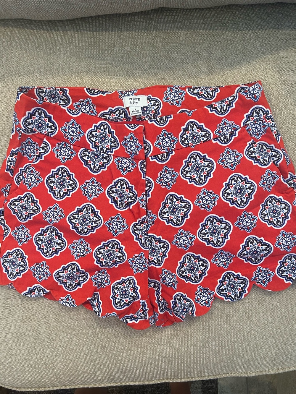 Crown & Ivy Red Patterned Scallop Hem Women's Shorts